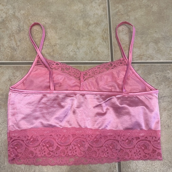 Pink lace tank top - Picture 2 of 2